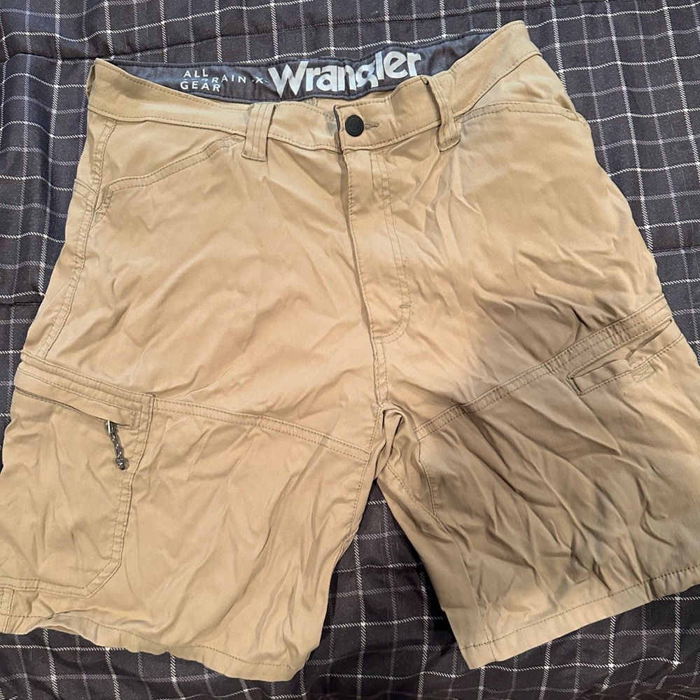 Wrangler Tan Cargo Shorts